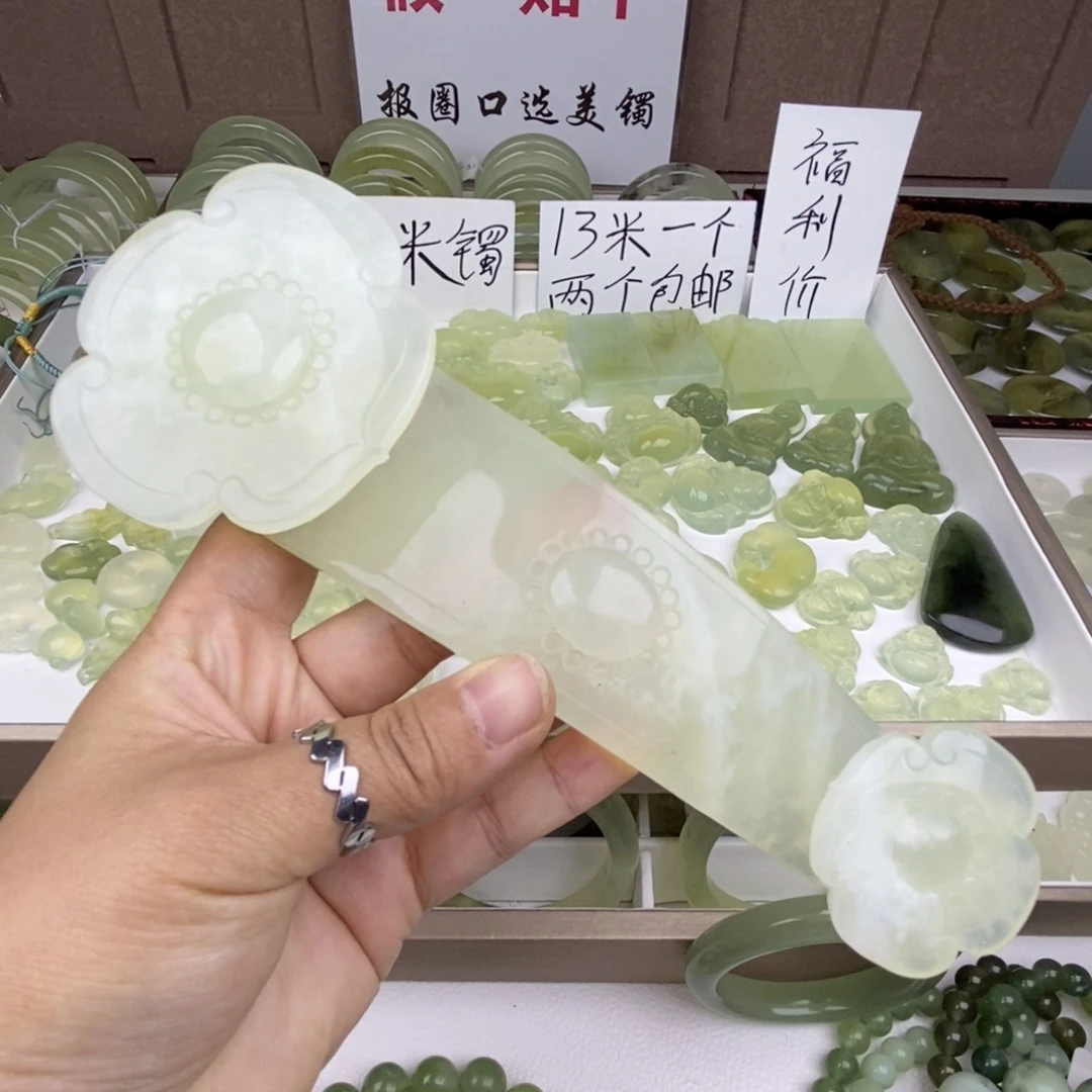 蛇纹石玉未镶嵌如意