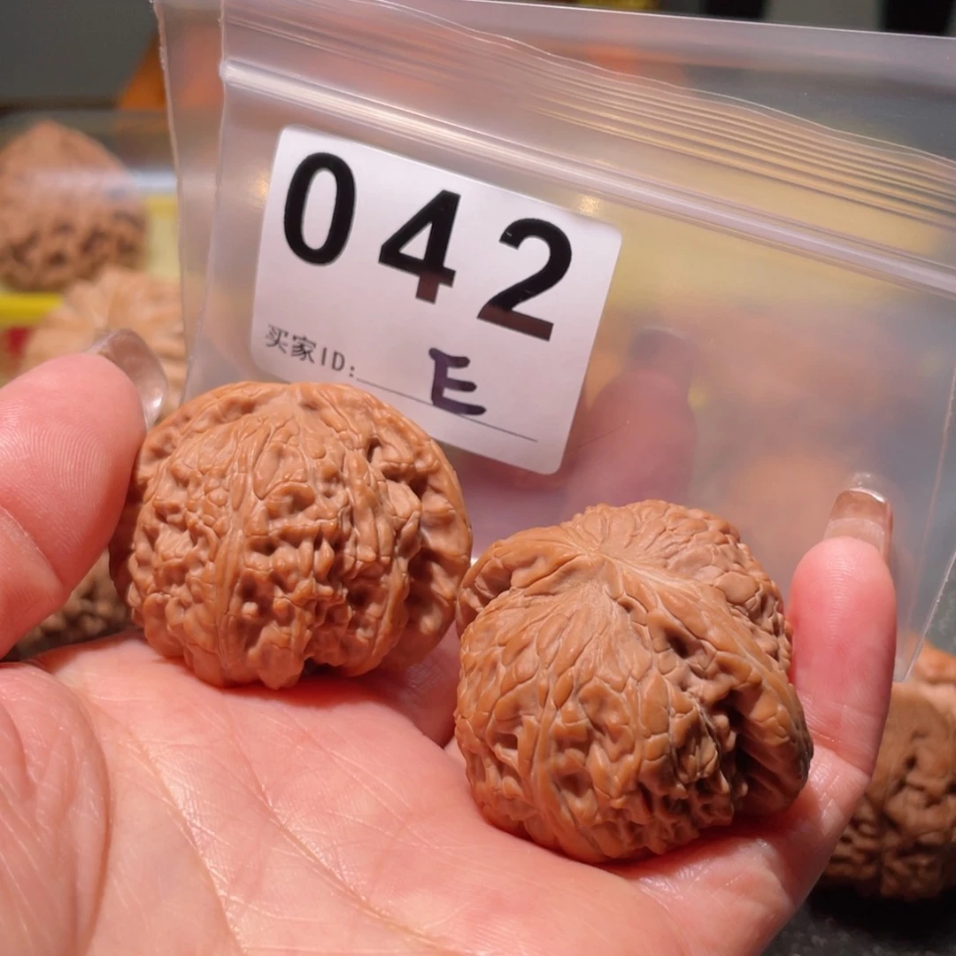文玩核桃吊坠M**夏白狮