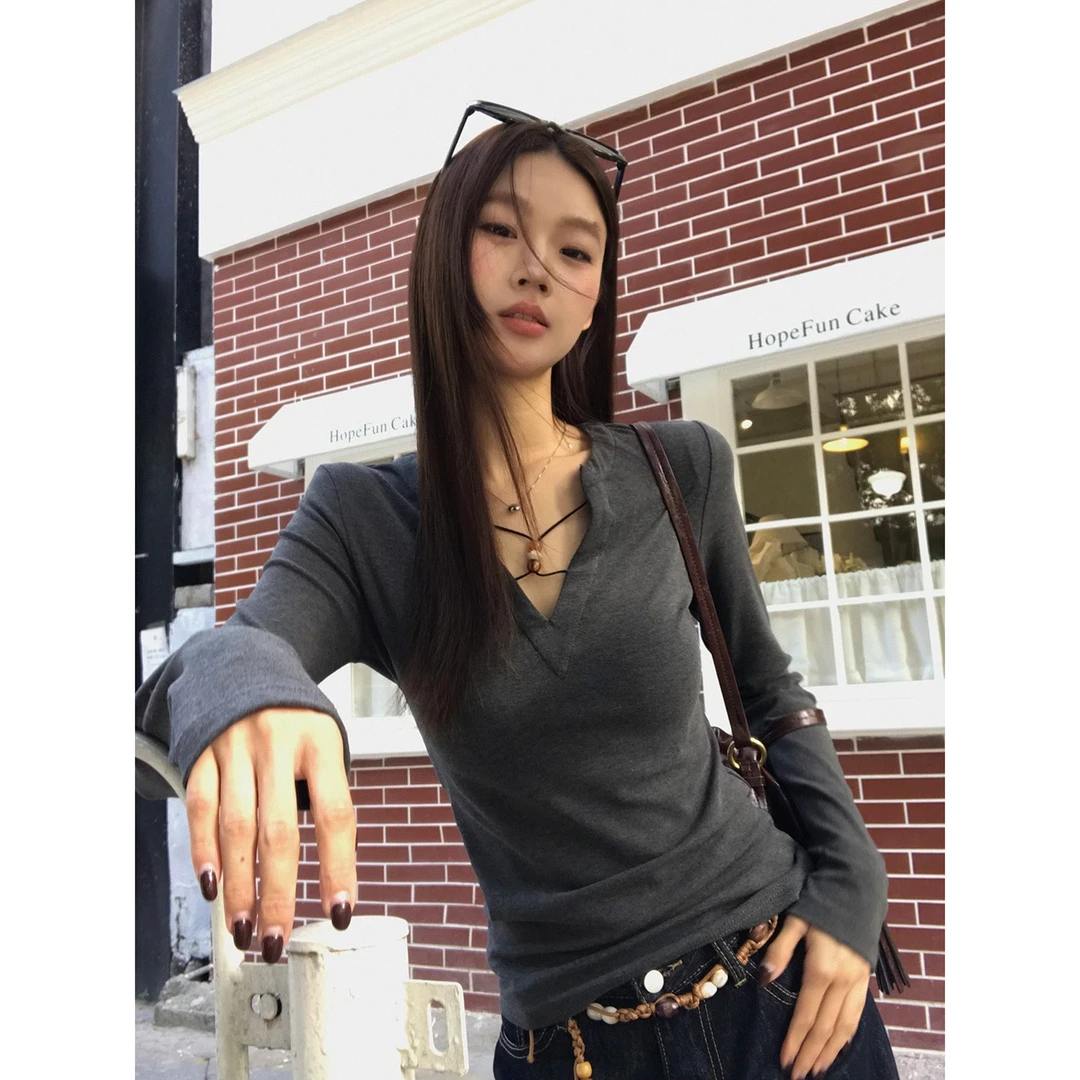 【爵士酒廊】秋冬法式纯欲V领显瘦紧身百搭简约时尚长袖T恤253R4466