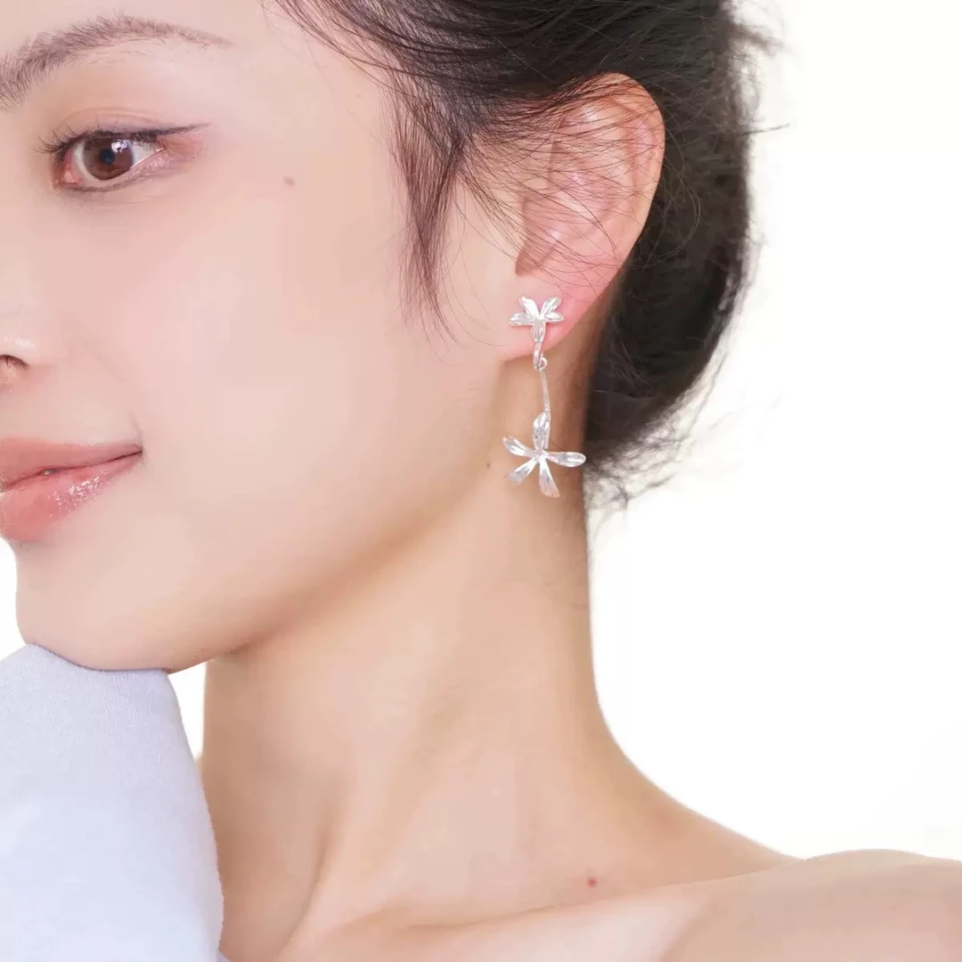 铜合金耳饰 立体栀子花时尚高级感女无耳洞蚊香盘耳夹轻奢冷淡风