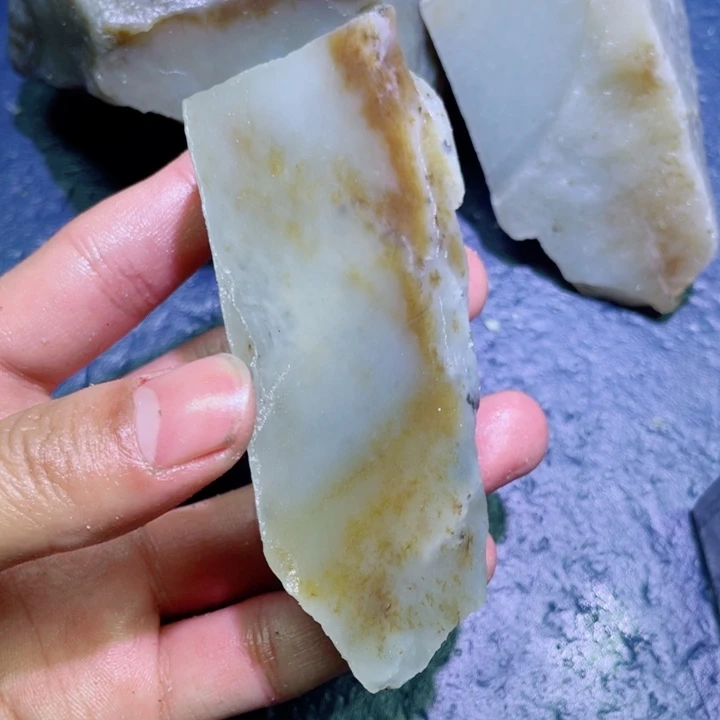 和田玉未镶嵌珠宝半成品
