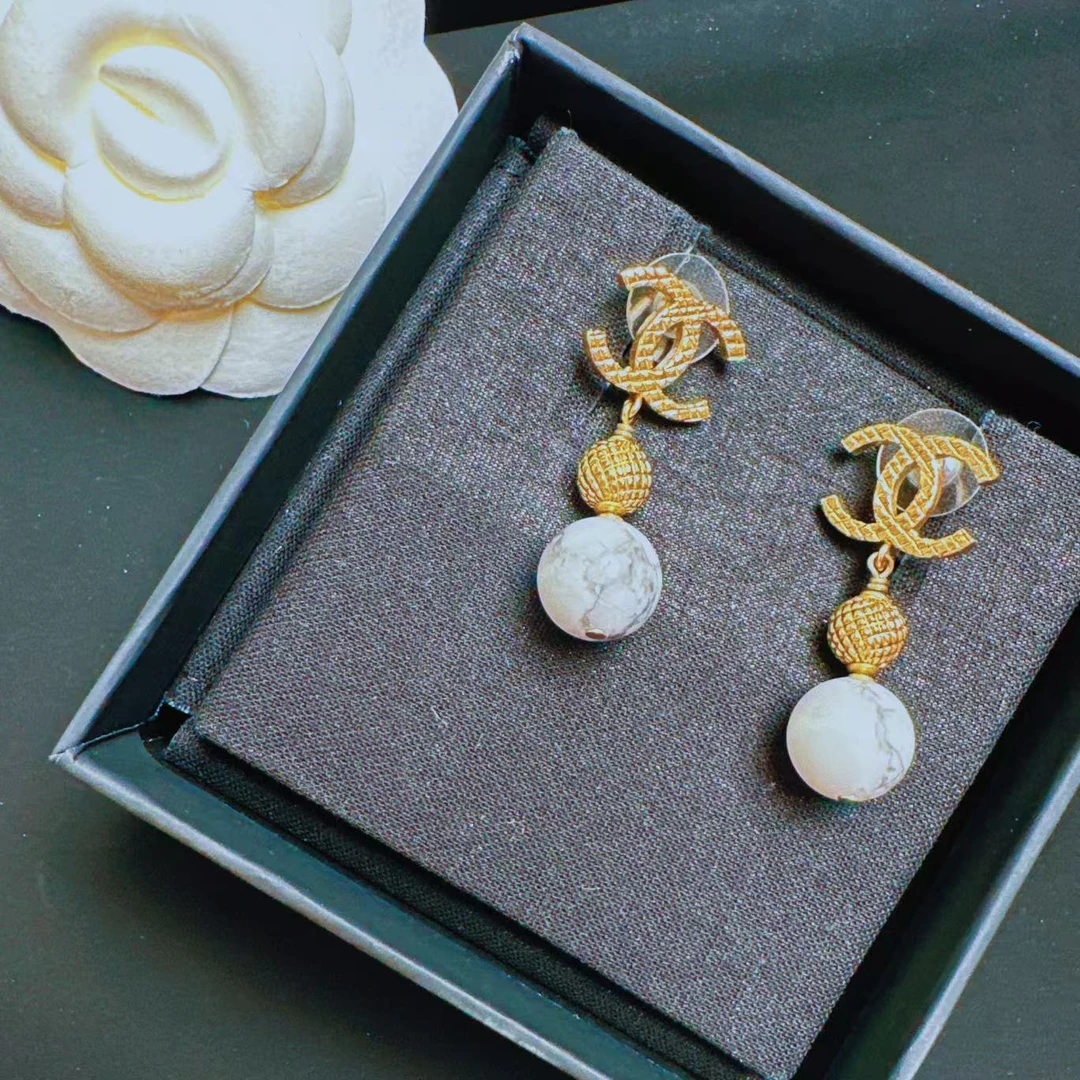 95新 Chanel/香奈儿 柚礼中古/香奈儿16A手工坊白球耳钉CV501011