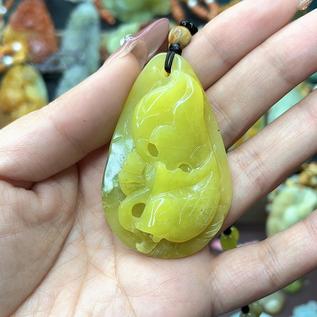 蛇纹石玉颈饰未镶嵌