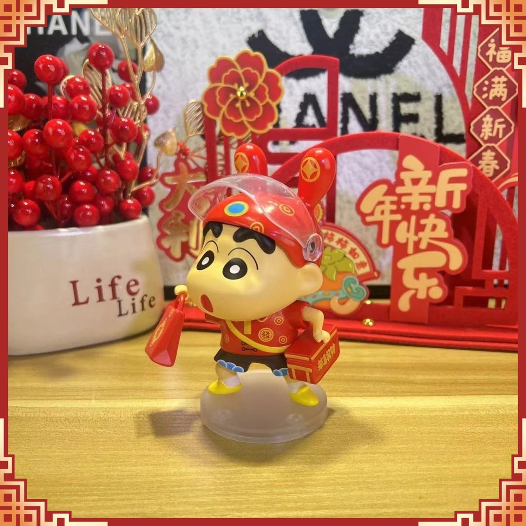 2025蜡笔小新创意新年公仔桌面喜庆摆件礼品财神爷送福外卖小新
