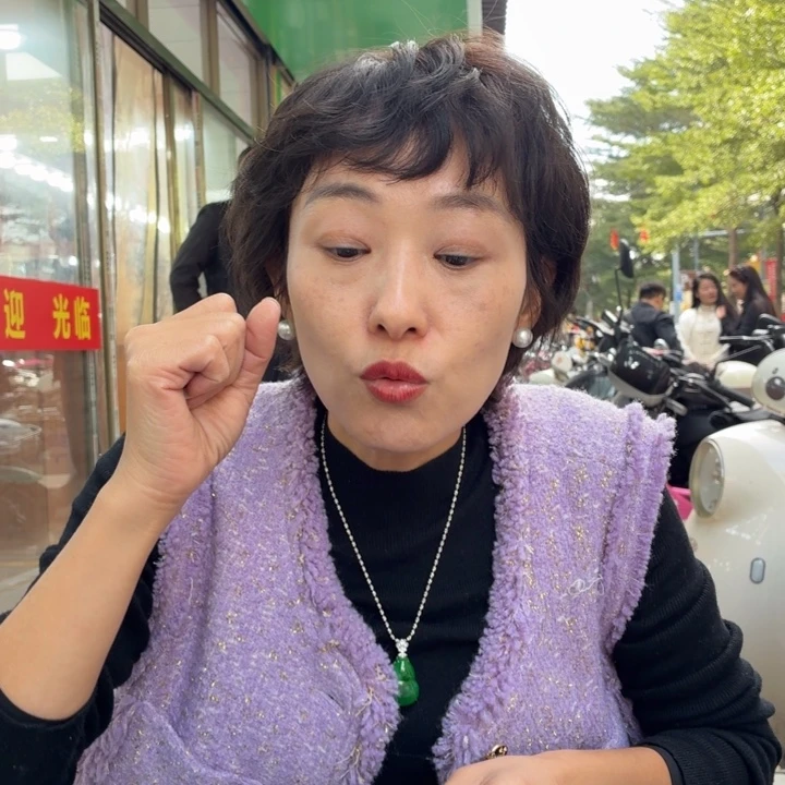 N***E翡翠未镶嵌手镯意向金