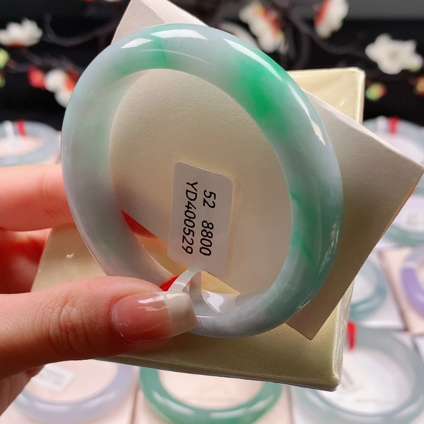 【闪购商品】未镶嵌手镯翡翠52阳绿宽边手镯