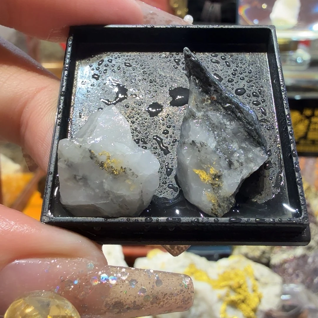 聚金阁天然明金矿标