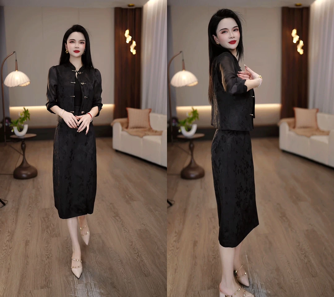 2025春季新款立领黑色暗纹精致蝴蝶扣旗袍连衣裙+马甲真两件套