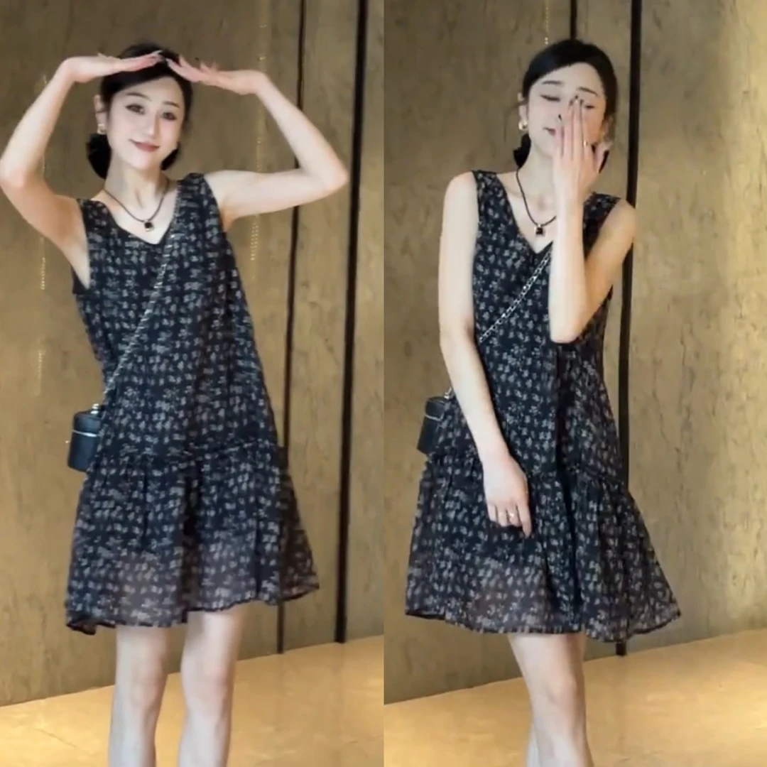 今年流行夏季爆款无袖天丝碎花连衣裙女时尚显瘦短款超好看背心裙