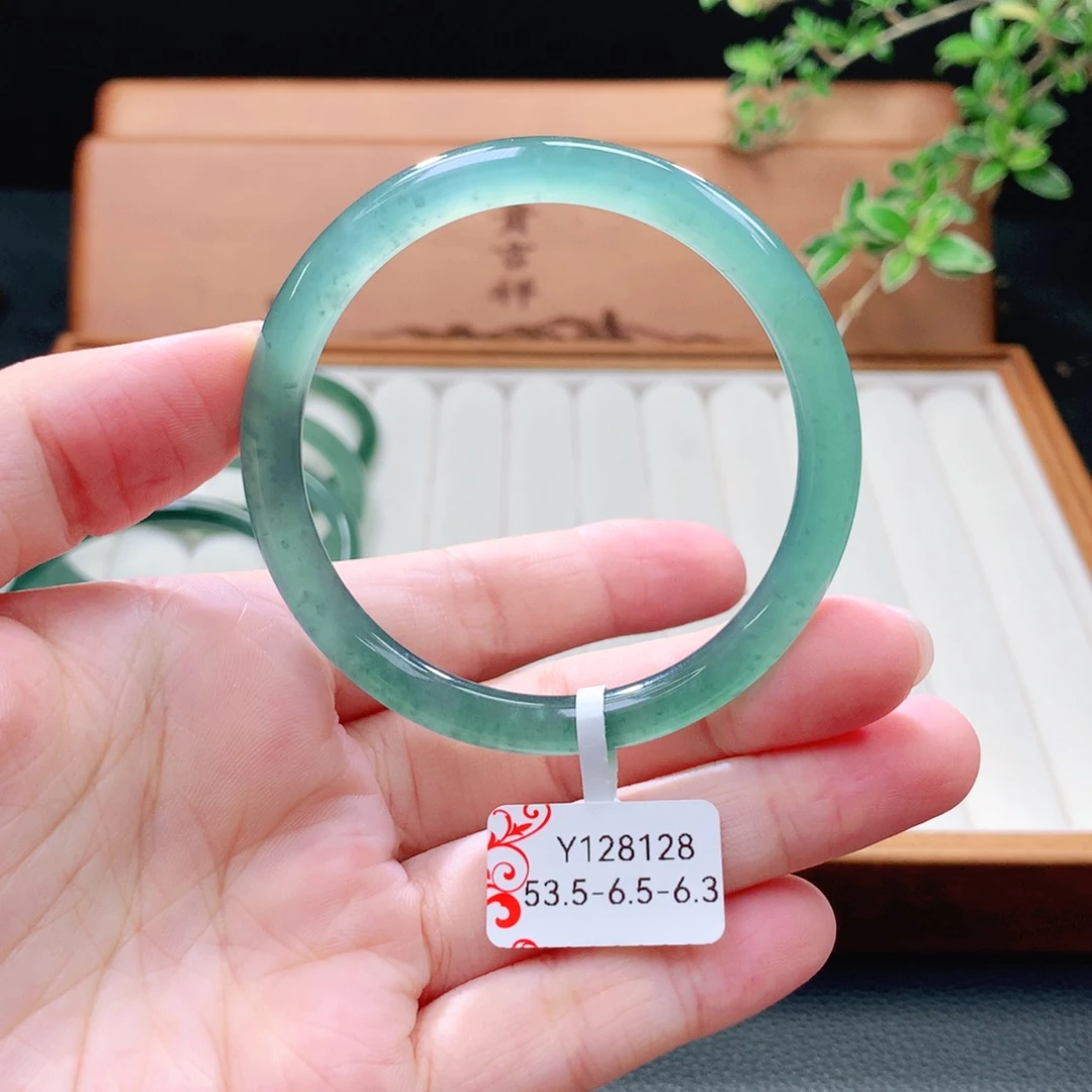 未镶嵌手镯（圆镯）翡翠