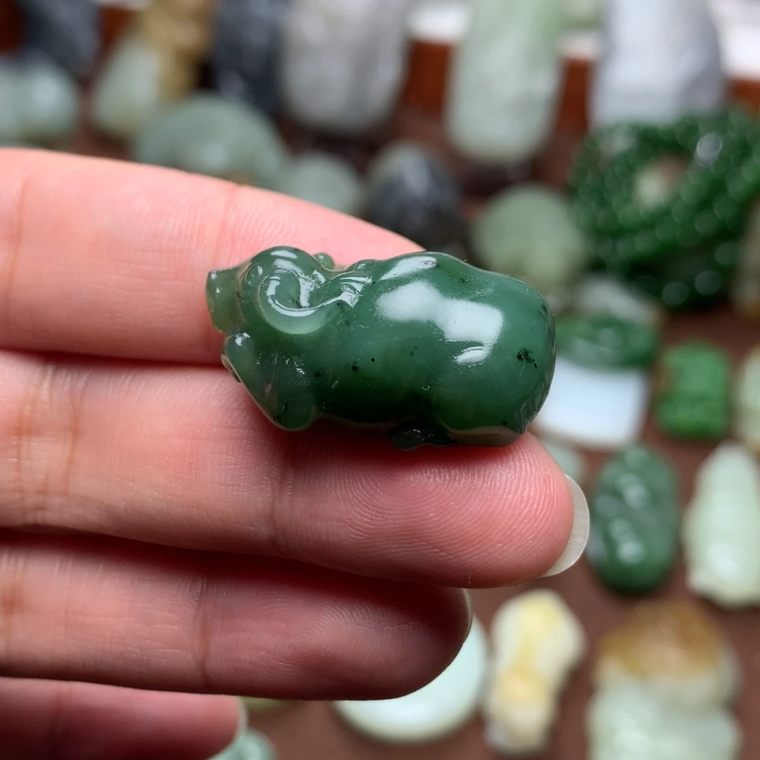 和田玉挂件未镶嵌云**边