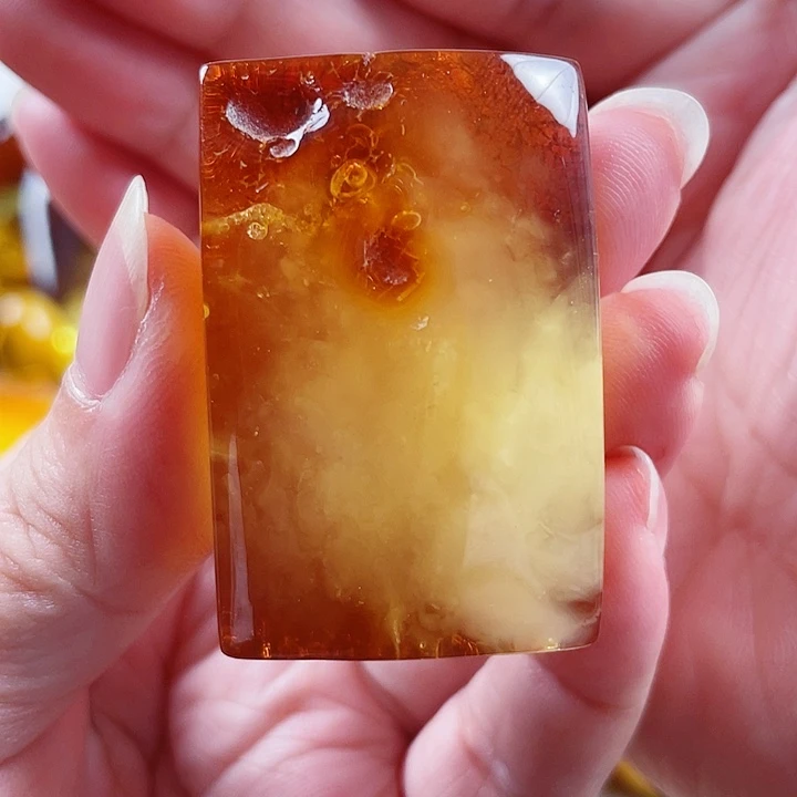 琥珀未镶嵌裸石吊坠