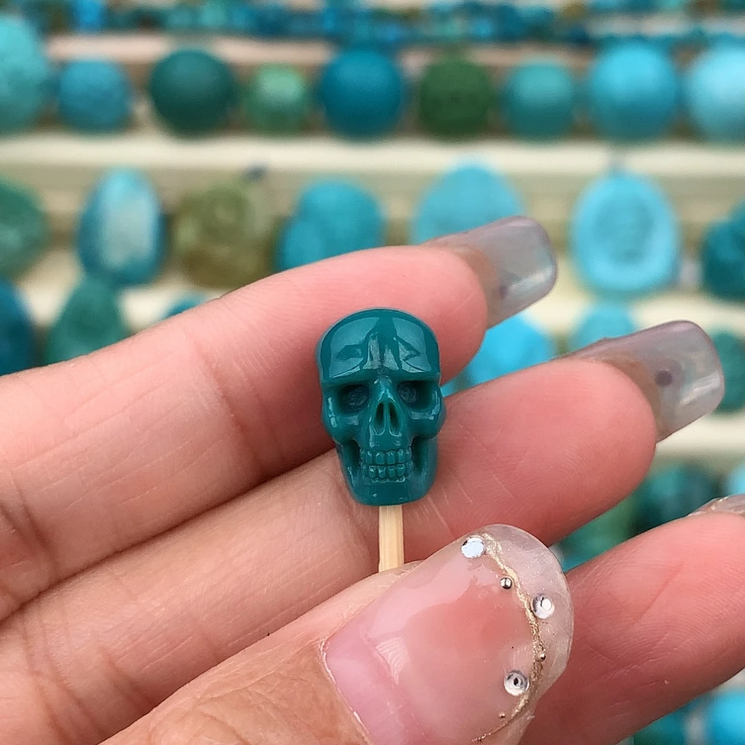 胡***叔绿松石未镶嵌珠宝奇石