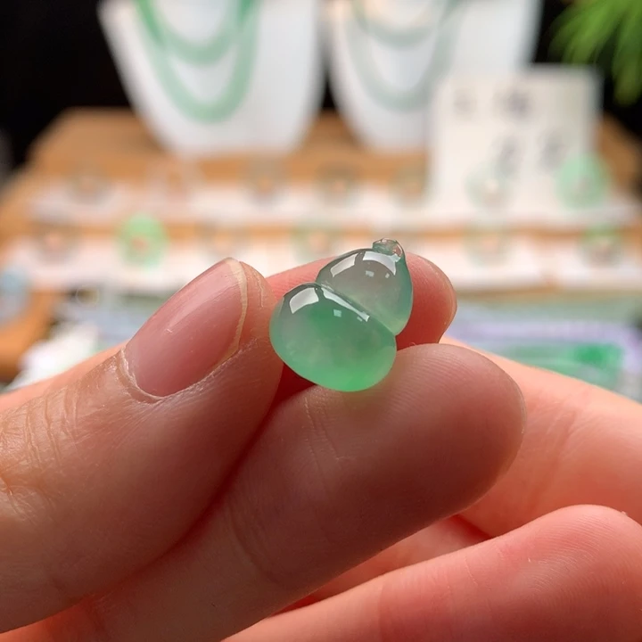 翡翠未镶嵌颈饰天然缅甸A货翡翠