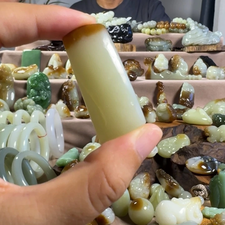 颈饰未镶嵌和田玉（糖玉）