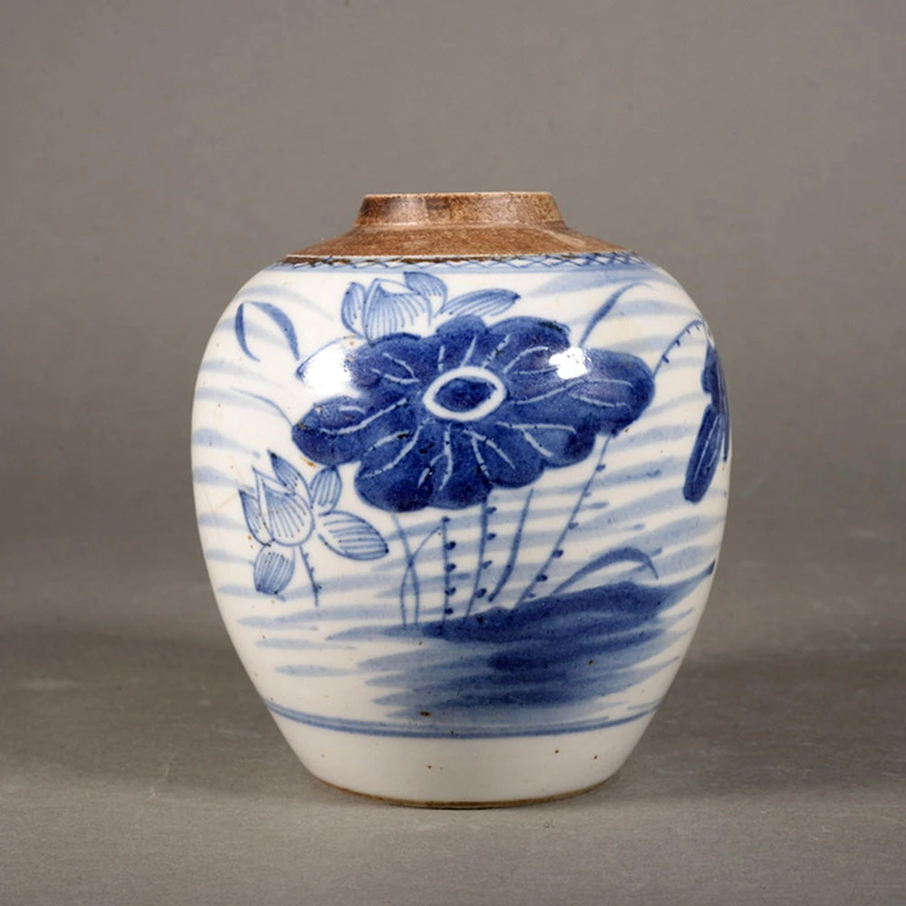 【010011056】清代 青花荷花小罐