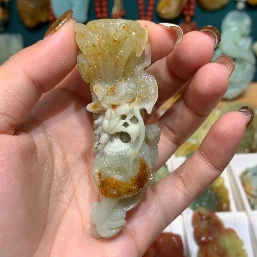 蛇纹石玉未镶嵌颈饰