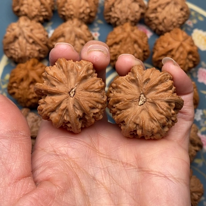 文玩核桃把件Z***乄三棱