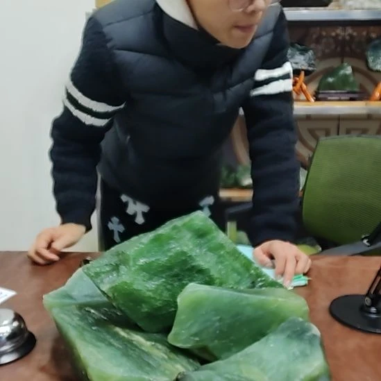 你***8蛇纹石玉未镶嵌原石