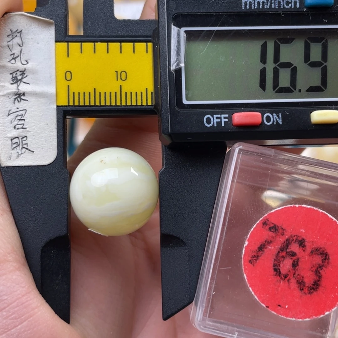 蜜蜡未镶嵌珠宝奇石瑕疵