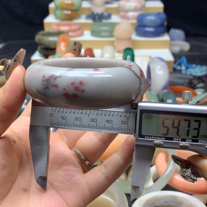 未镶嵌手镯石英质玉