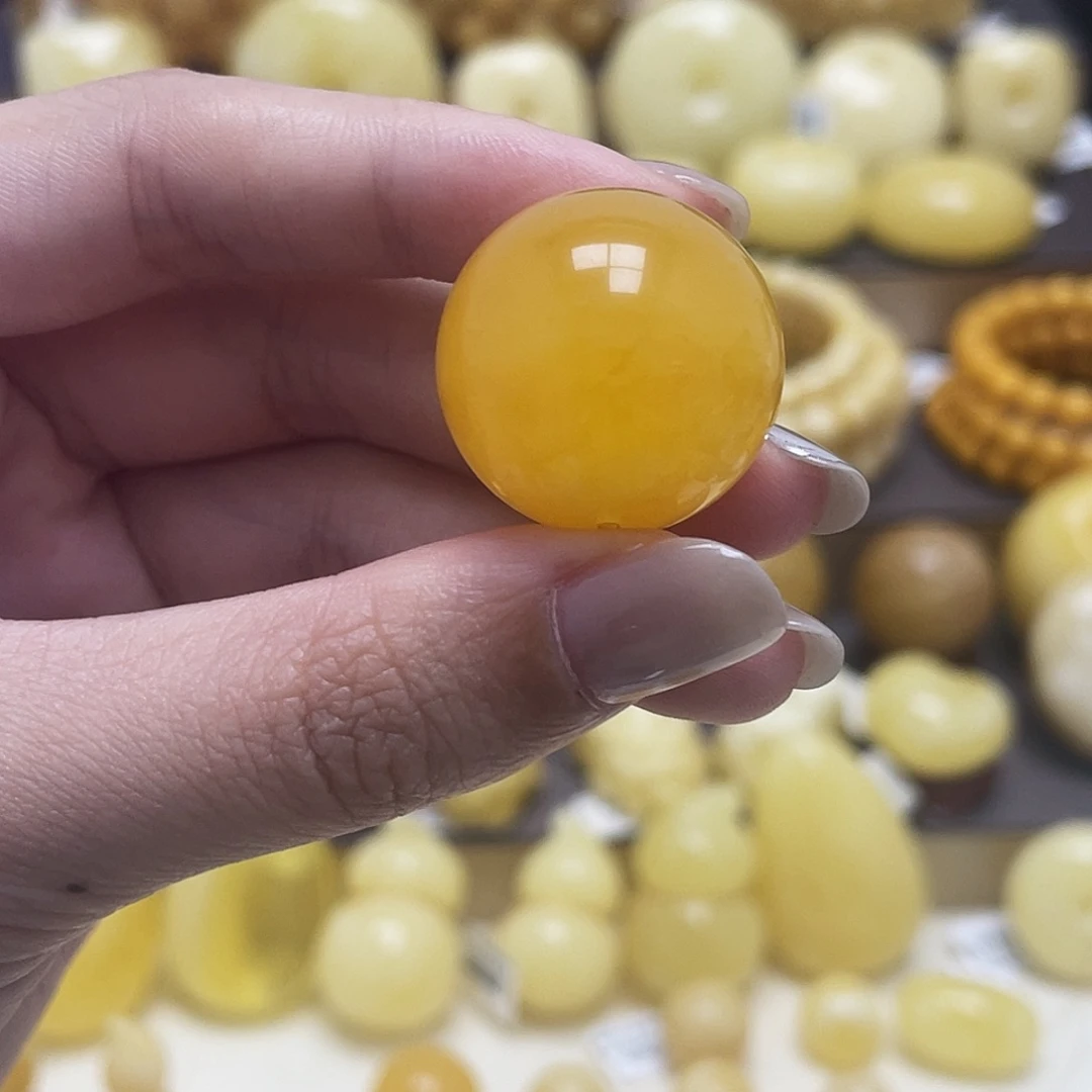 琥珀未镶嵌裸石23mm瑕