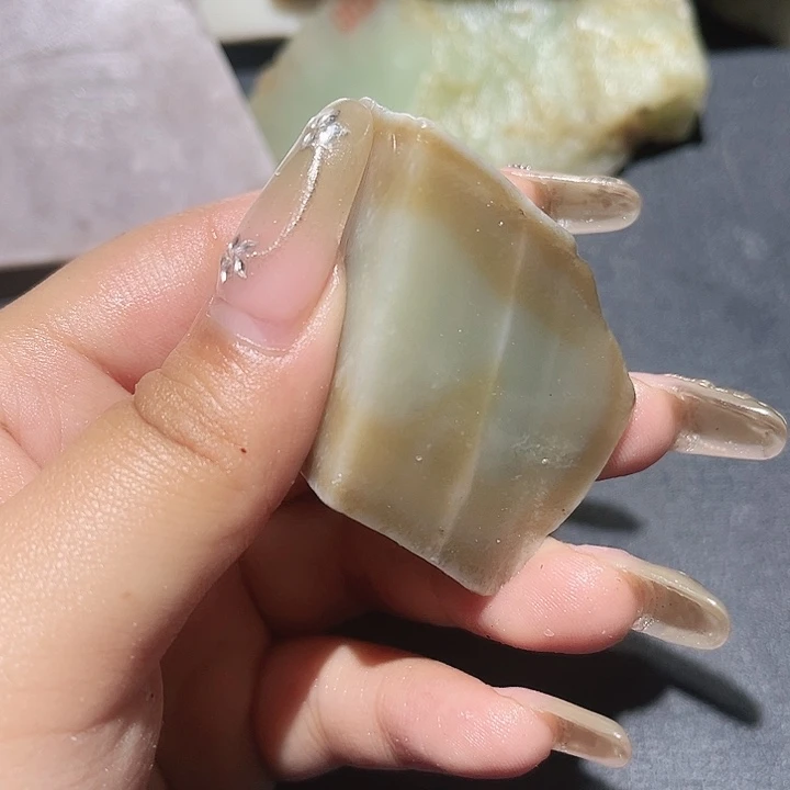 和田玉（糖玉）未镶嵌珠宝奇石