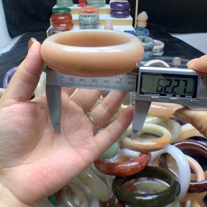 未镶嵌手镯石英质玉