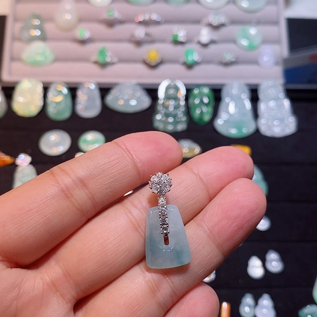 翡翠银S925镶嵌颈饰方糖平安扣