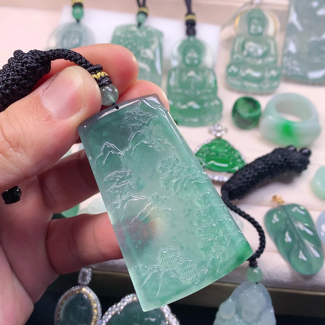 翡翠颈饰未镶嵌翡翠