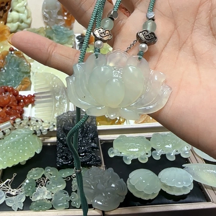 蛇纹石玉未镶嵌吊坠