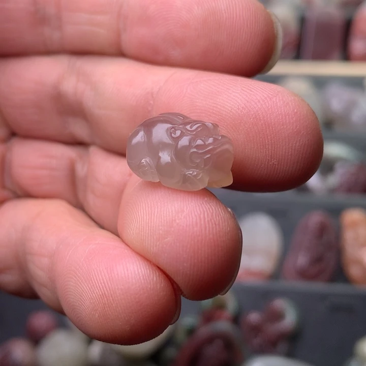 玛瑙/玉髓颈饰未镶嵌小貔貅