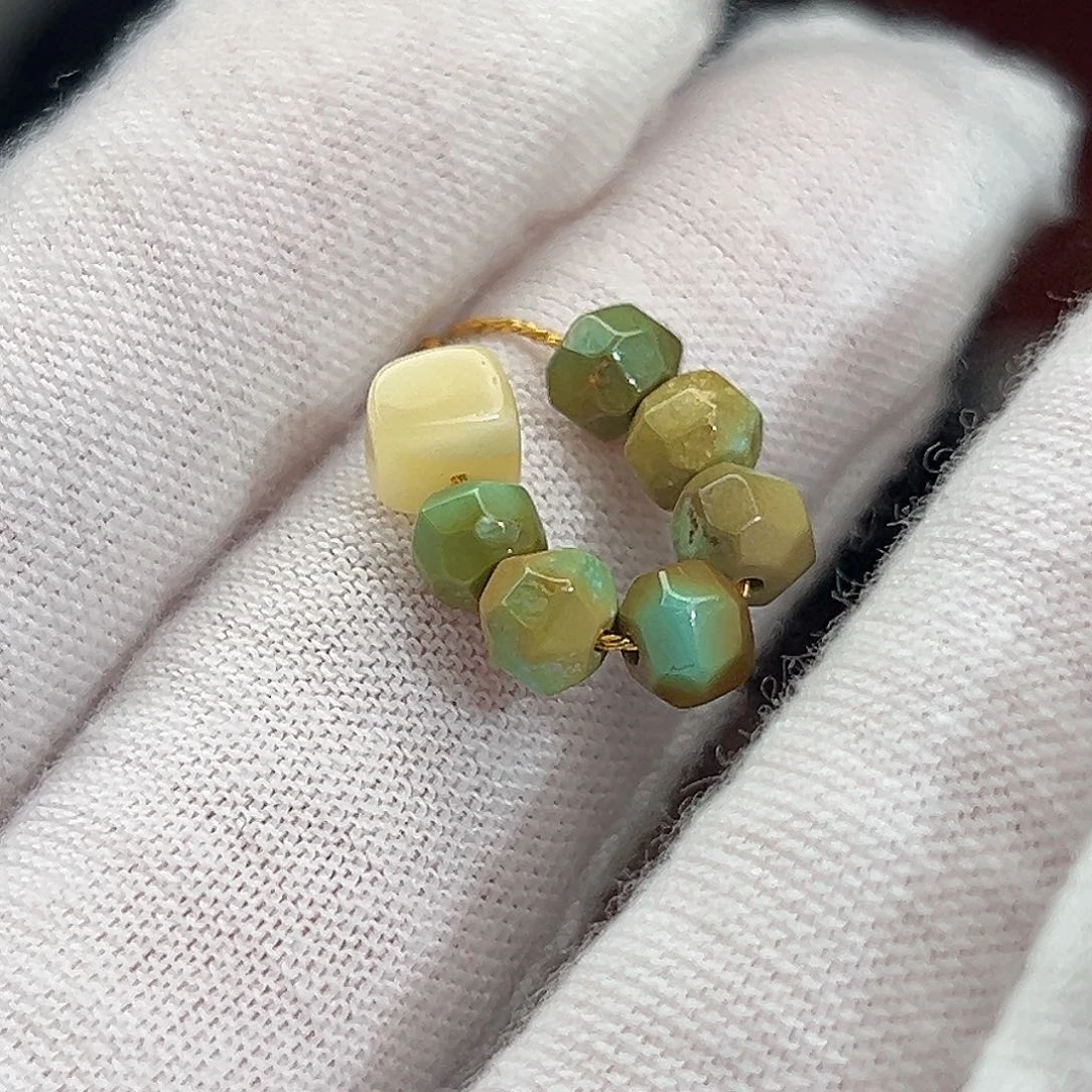 蜜蜡未镶嵌珠宝奇石