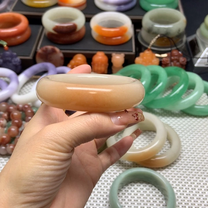 石英质玉未镶嵌手镯