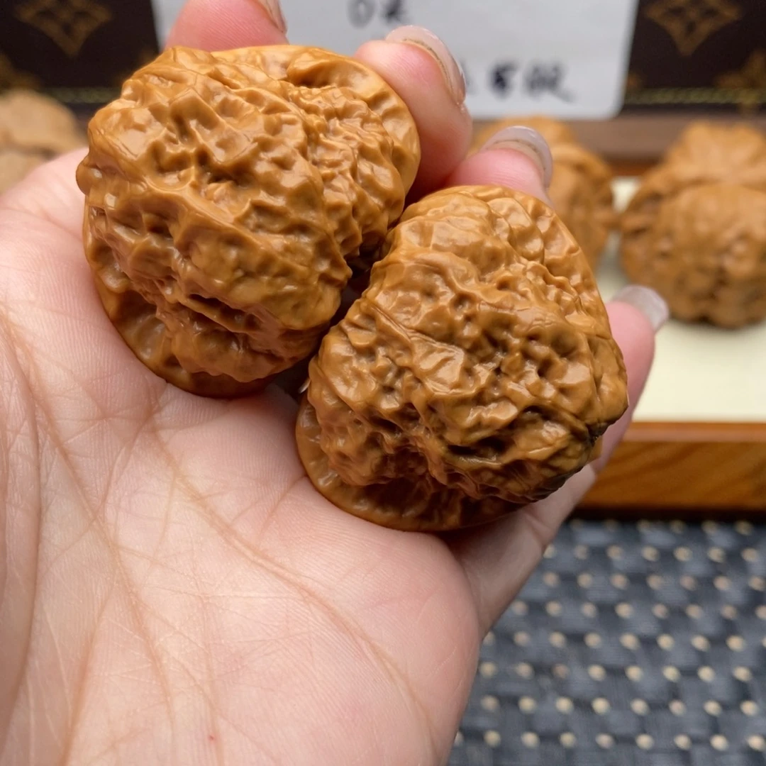 文玩核桃把件皓****白变40左右三角蛙