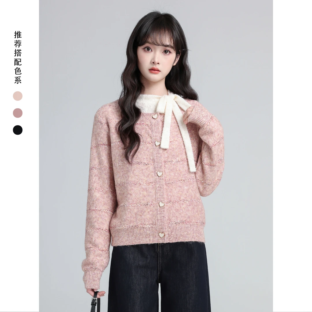 粉色圆领毛衣外套女秋冬2025冬季新款爱心扣软糯针织开衫短款上衣