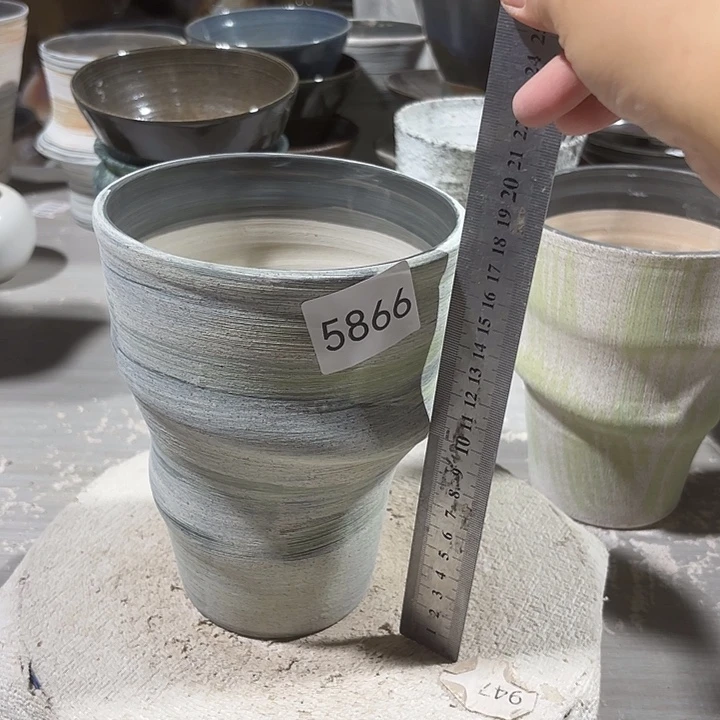 摆件高17.5，口13，5866，有孔