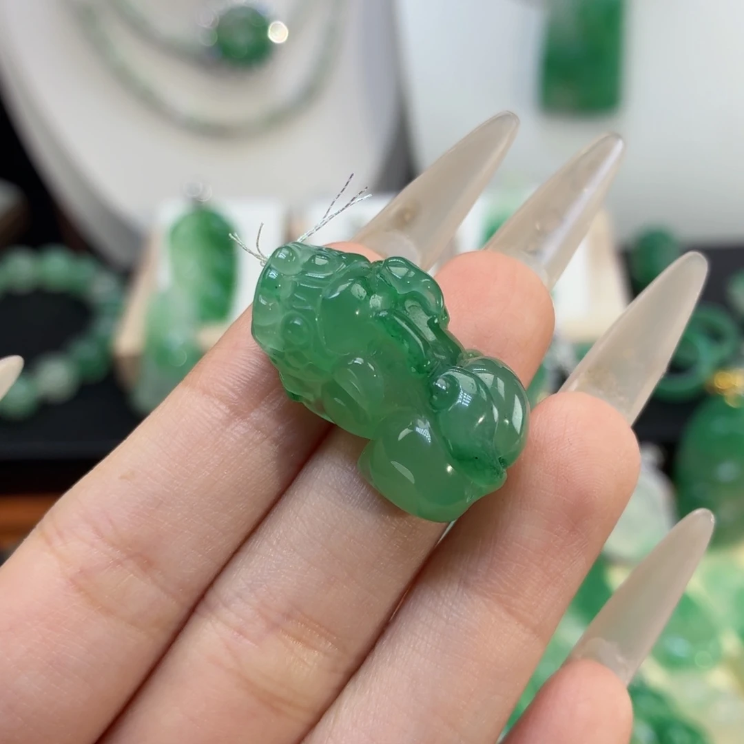 石英质玉（非洲翠）未镶嵌颈饰AB