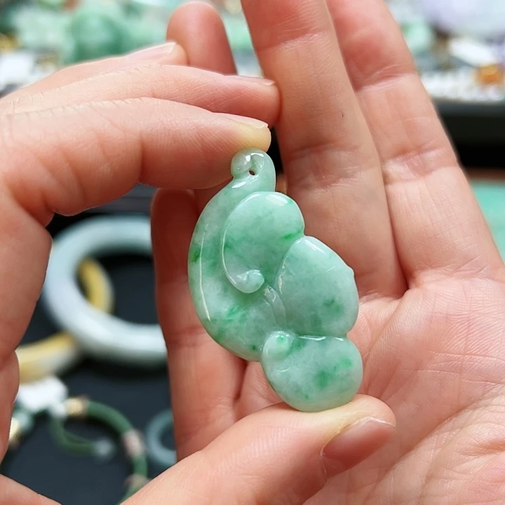 翡翠颈饰未镶嵌吊坠