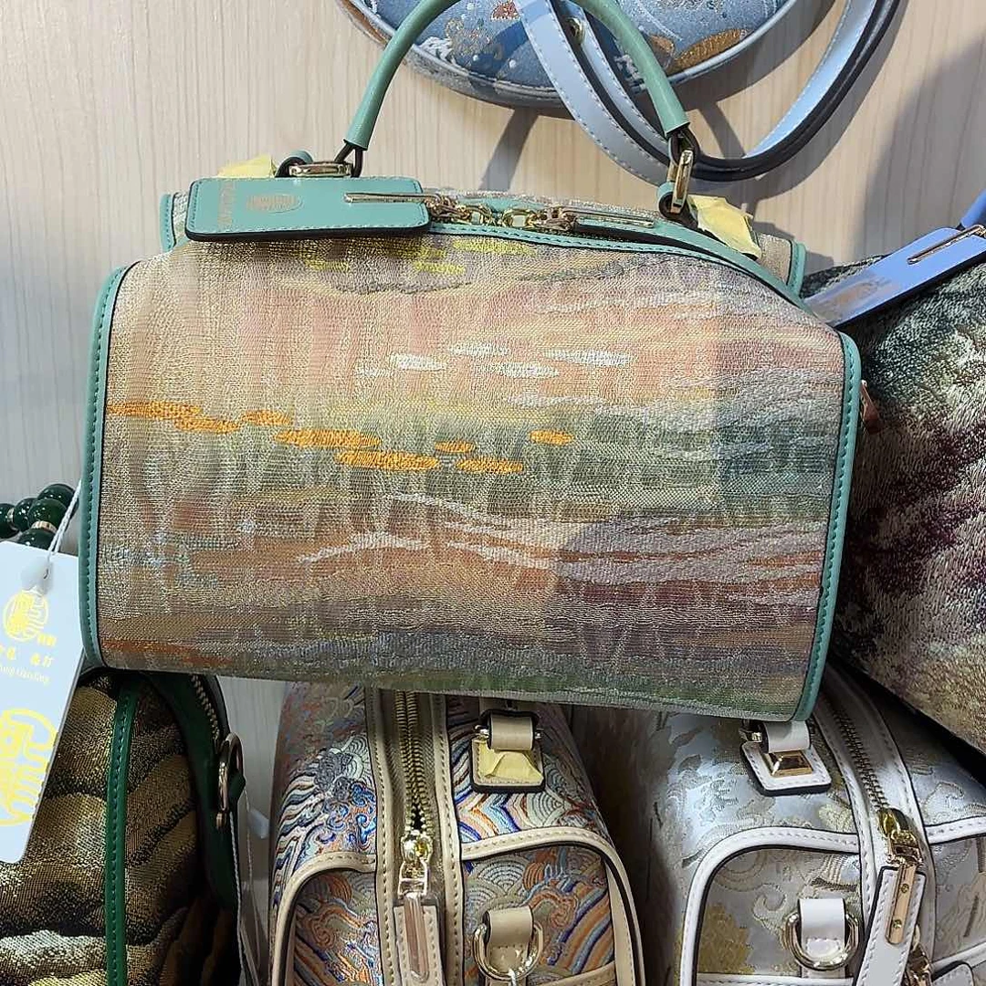姐***滴蚕丝国风枕头包缂丝