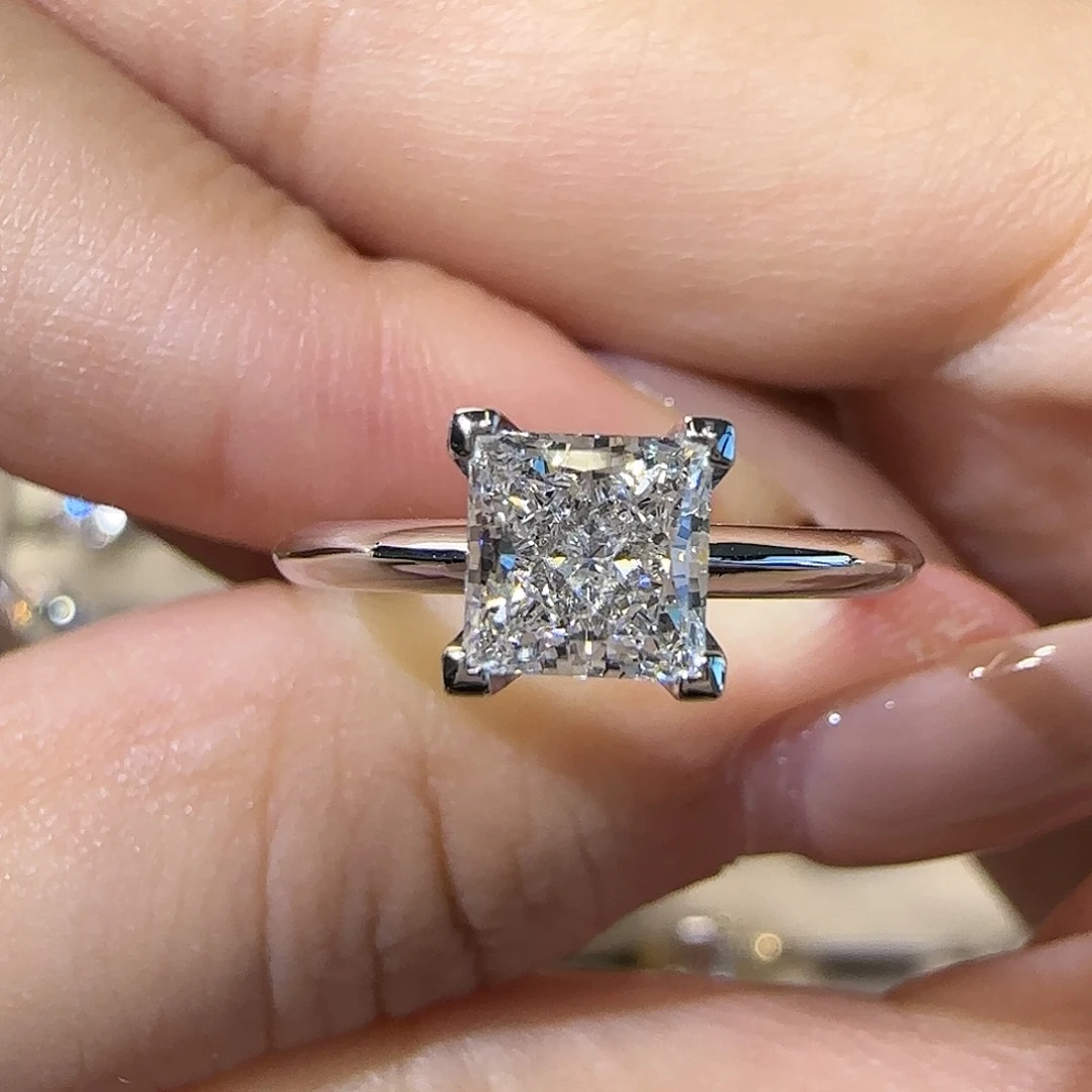 铂Pt950镶嵌实验室培育钻石公主方1卡