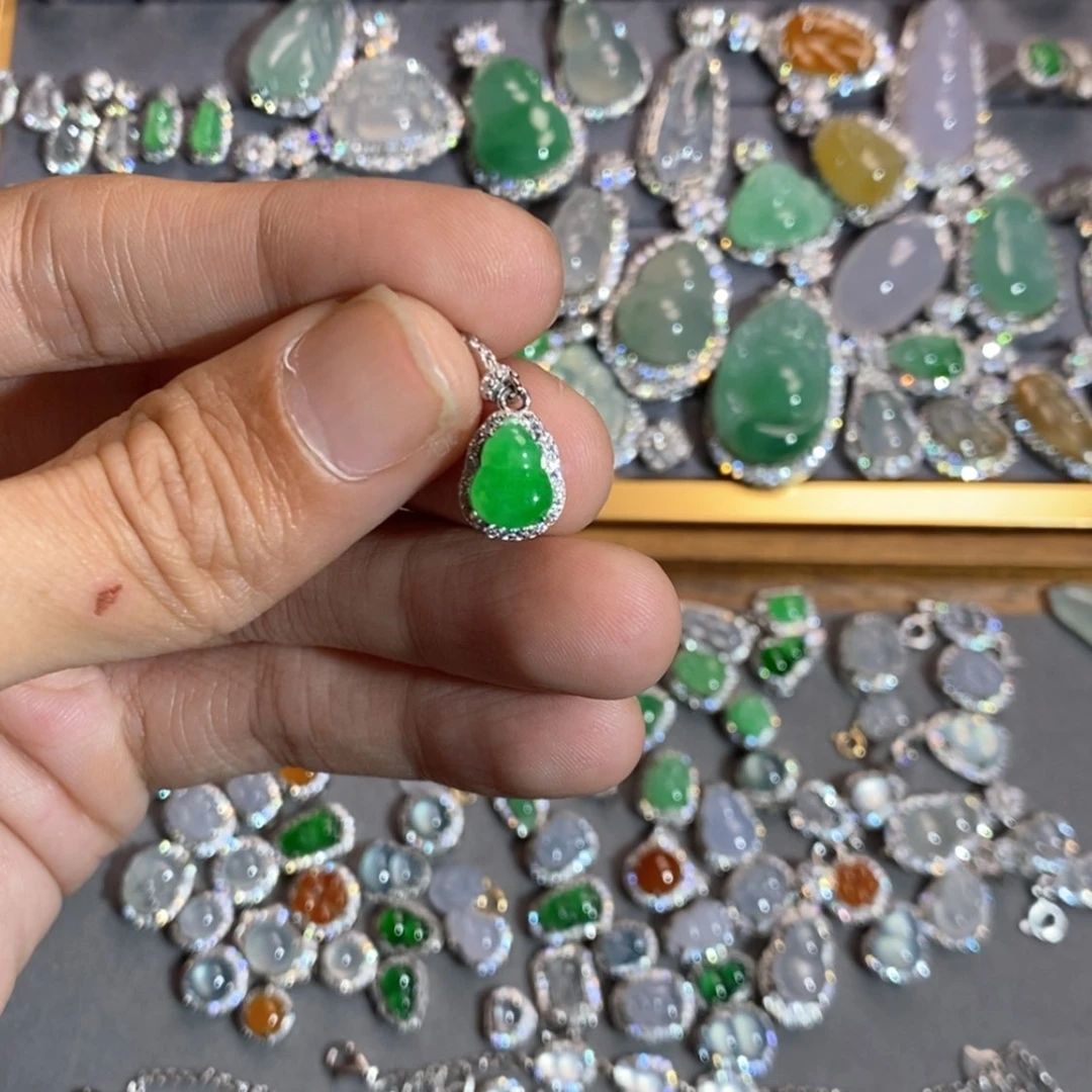 【闪购商品】翡翠颈饰未镶嵌K**e翡翠