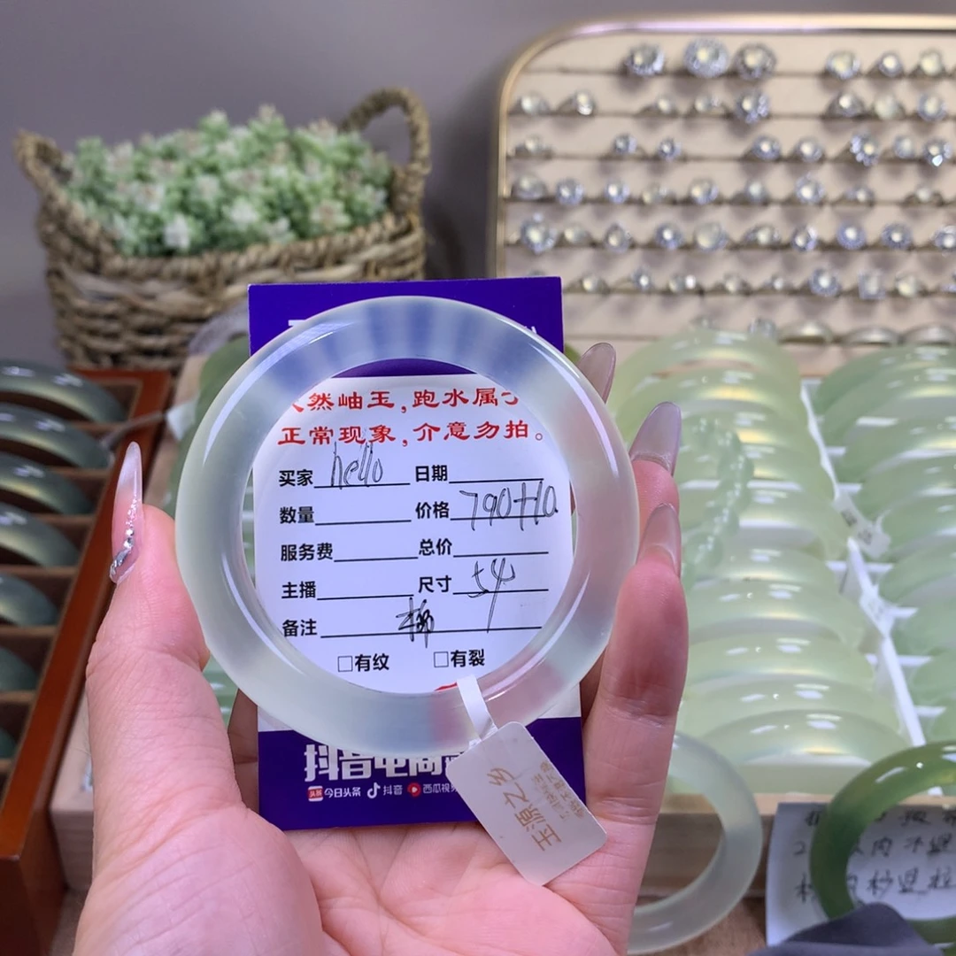h***y蛇纹石玉未镶嵌手镯