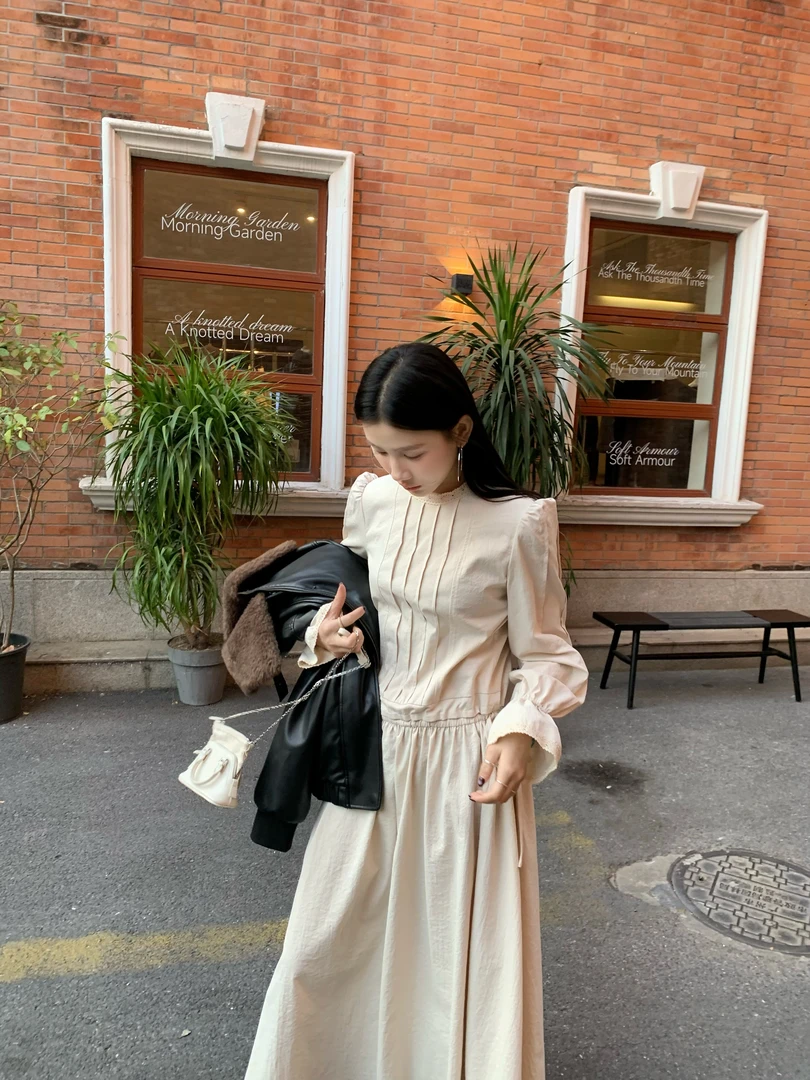 70不是七十【自由简易】秋冬系带喇叭袖梭织长袖连衣裙