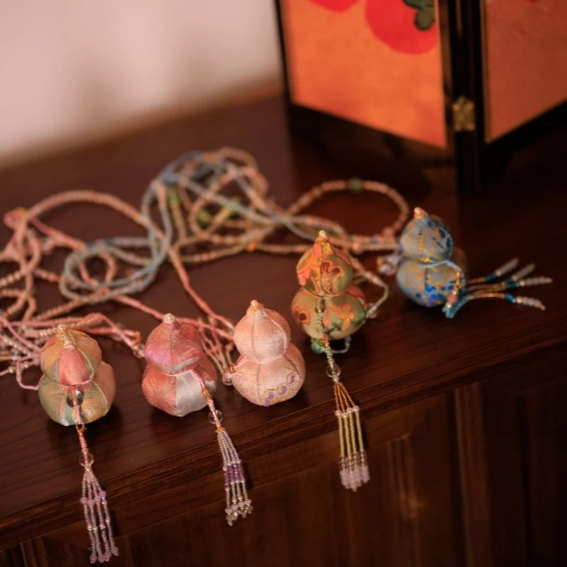 【锦说欢喜】‘斜挎小葫芦’非遗名家宋锦葫芦挂链