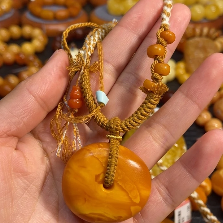 琥珀颈饰未镶嵌蜜蜡