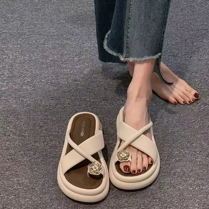 山茶花拖鞋女夏外穿2025夏季新款复古洋气时尚百搭增高厚底凉拖鞋