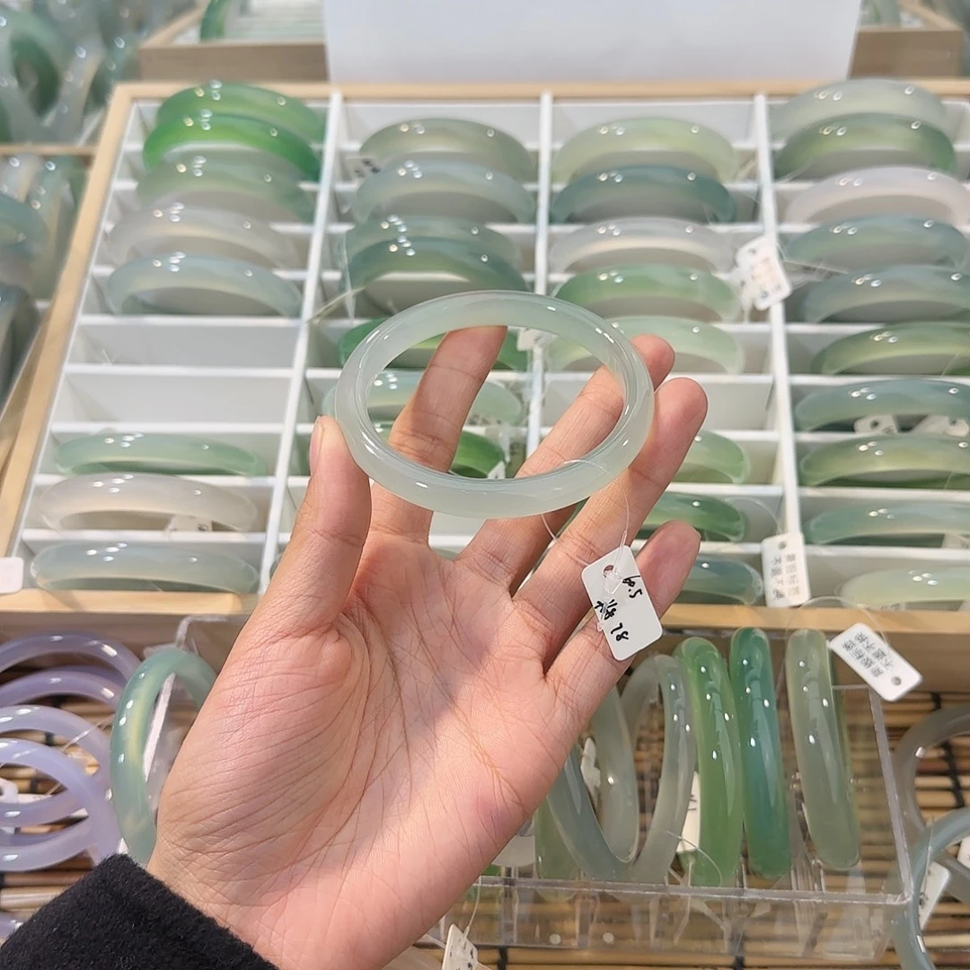 玛瑙/玉髓未镶嵌手镯圈口60.5