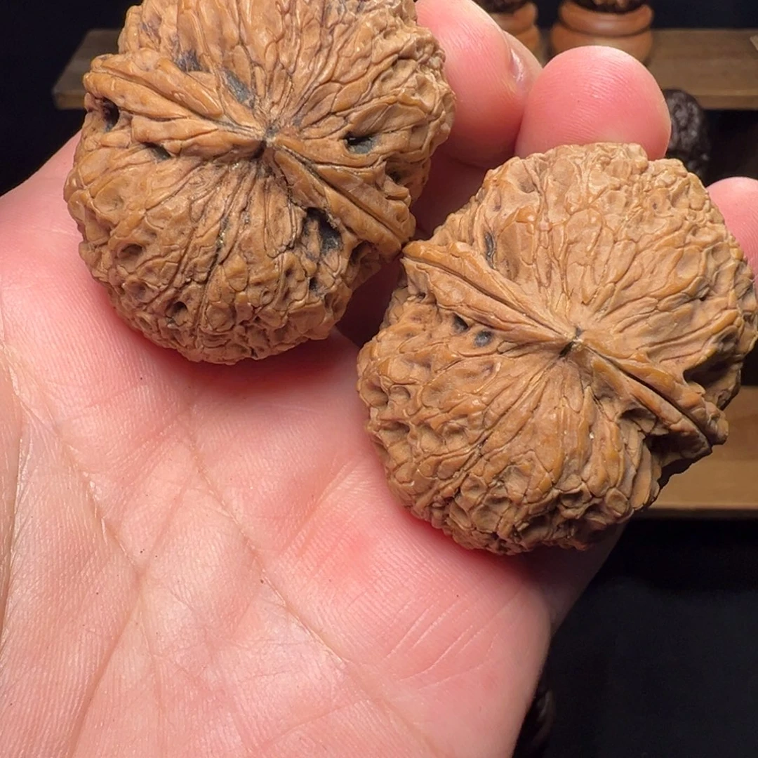 文玩核桃把件峭壁铁狮子43mm