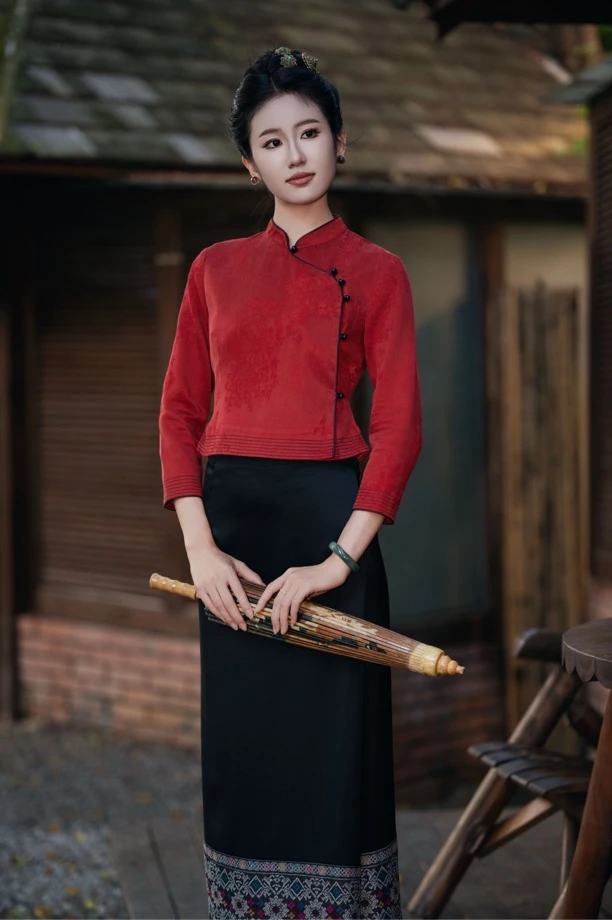 曼广龙玉家人服饰复古红新款修身显瘦显白简约日常百搭款